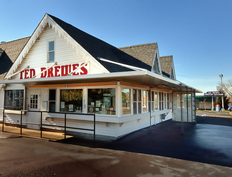 Ted Drewes Store 1 High Res.jpg